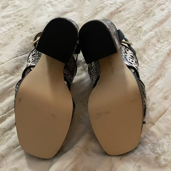 Calvin Klein Black and White Snake Platform Pump Formal Shoes 7 - Picture 13 of 14
